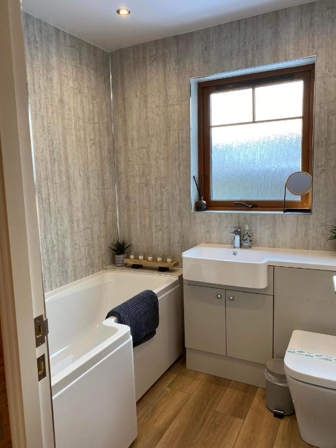 The Nook Holiday Cottage Авимор Екстериор снимка